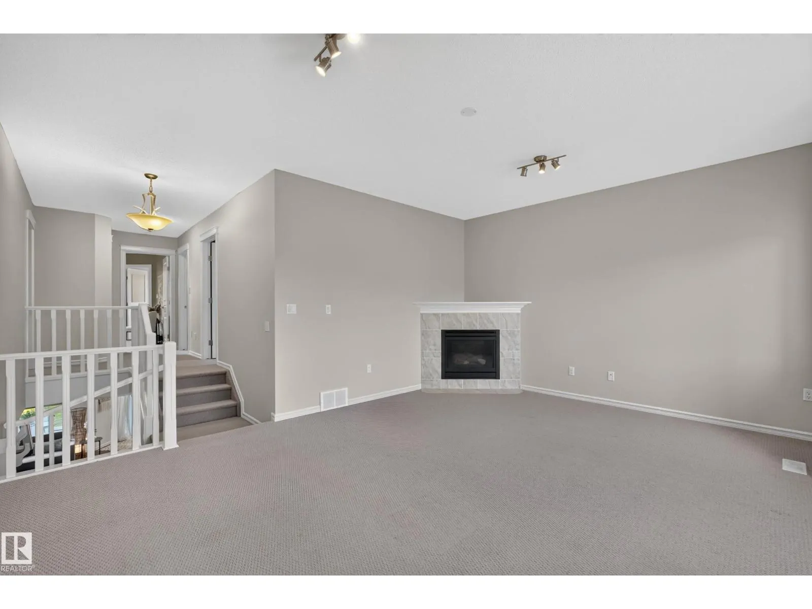 7 BREMNER CR
