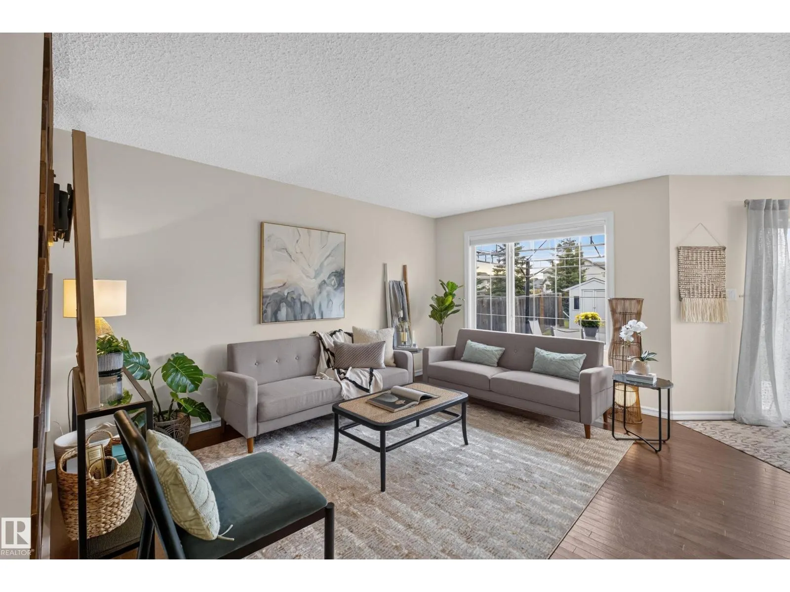 7 BREMNER CR