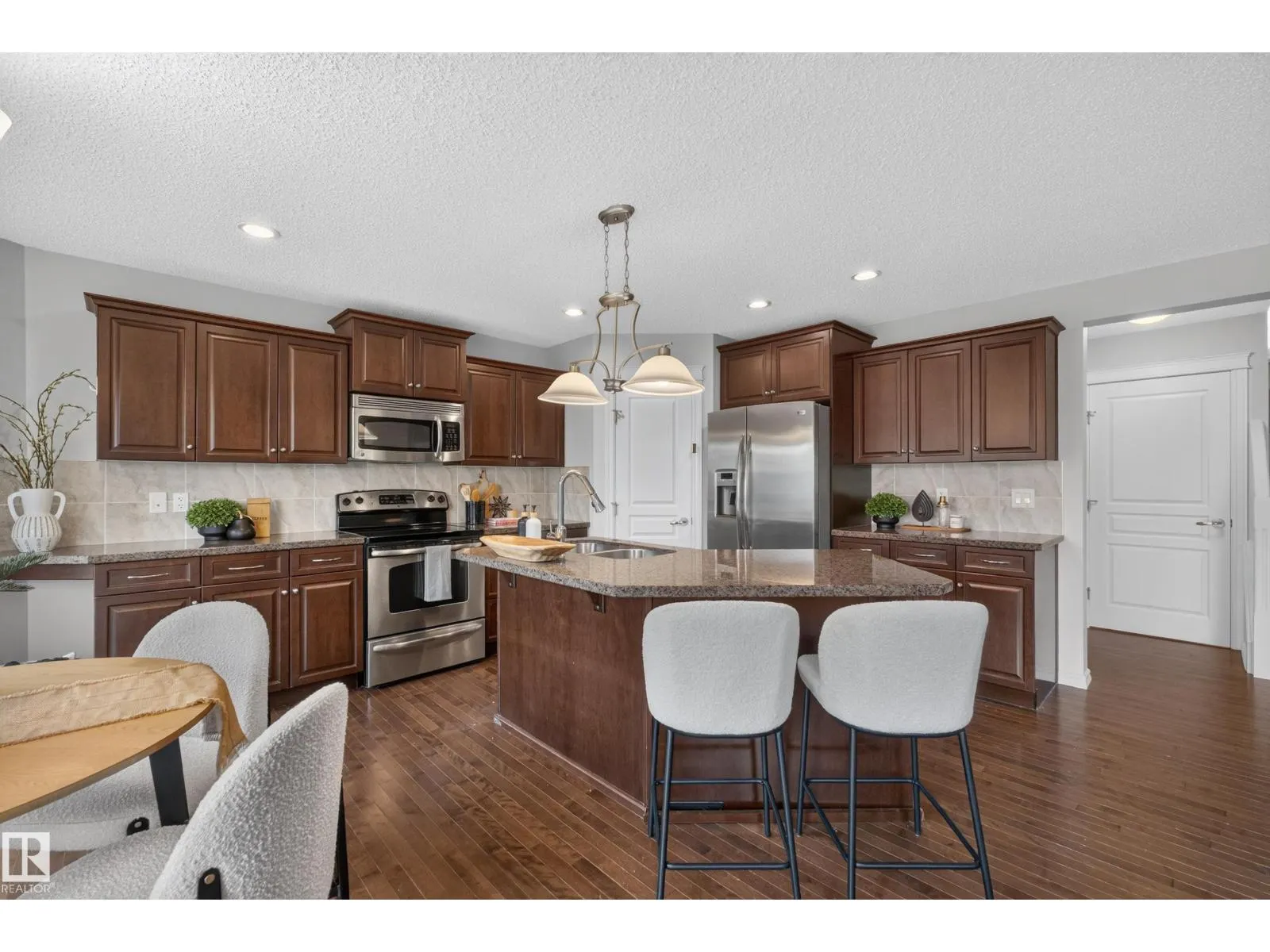 7 BREMNER CR