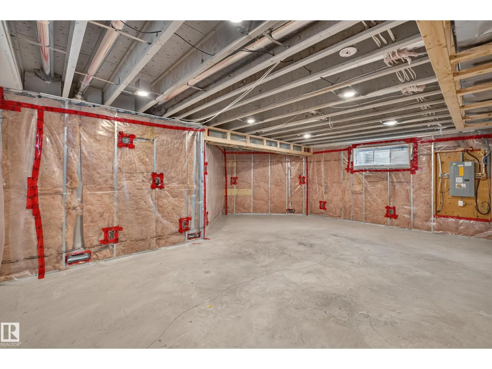 7 BREMNER CR