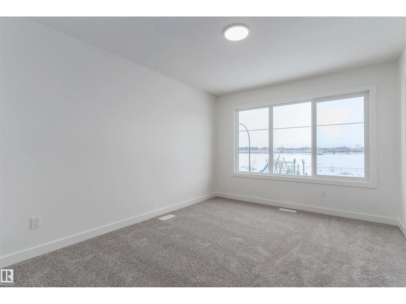 1250 MCLEOD AV