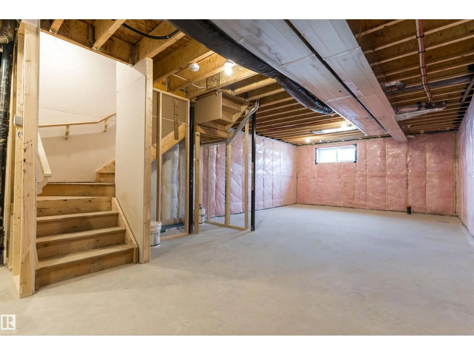 1250 MCLEOD AV