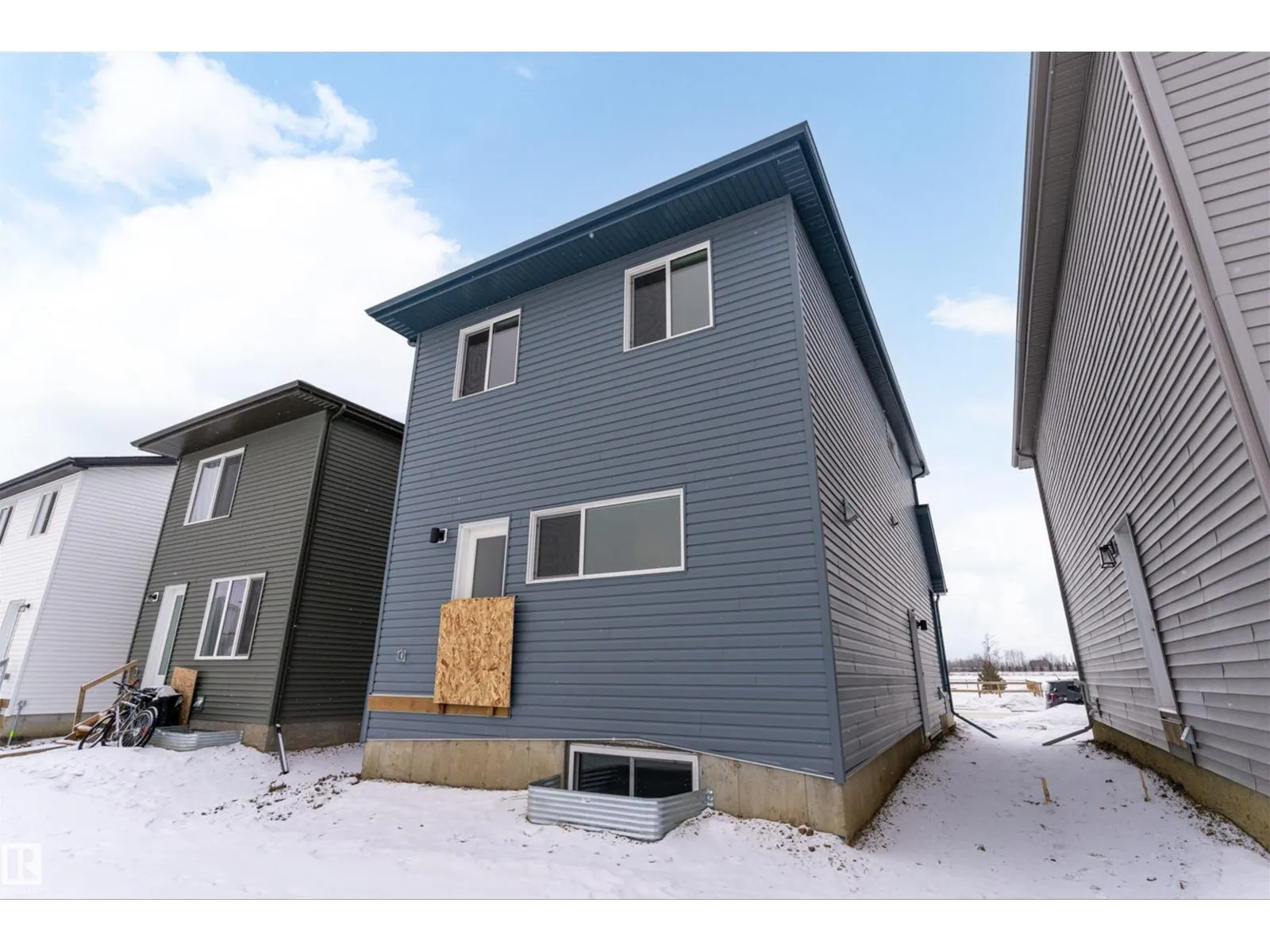 1250 MCLEOD AV