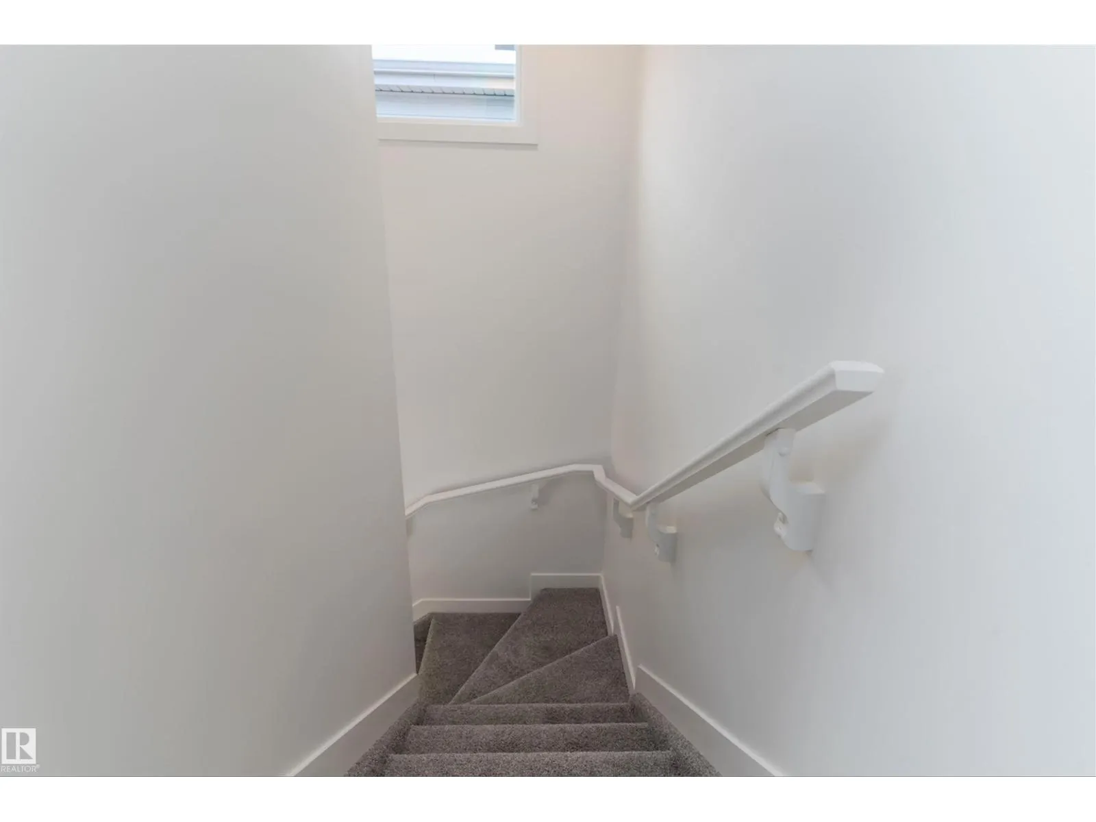 1250 MCLEOD AV