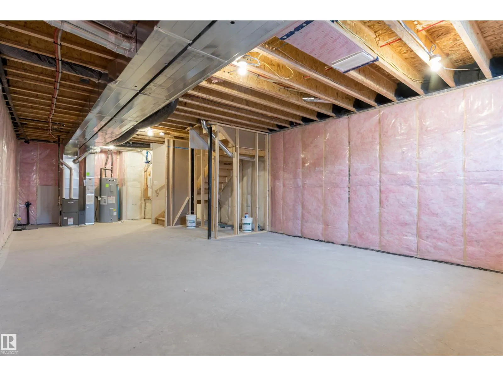 1250 MCLEOD AV