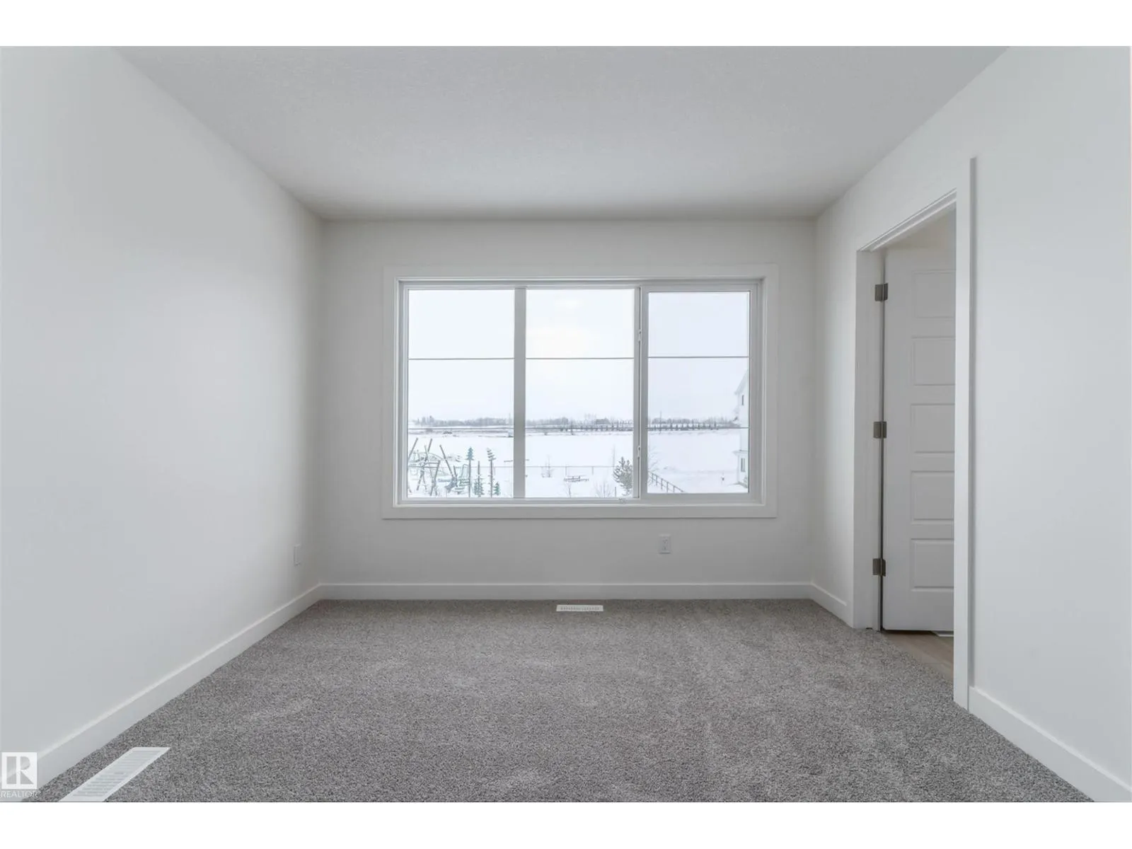 1250 MCLEOD AV