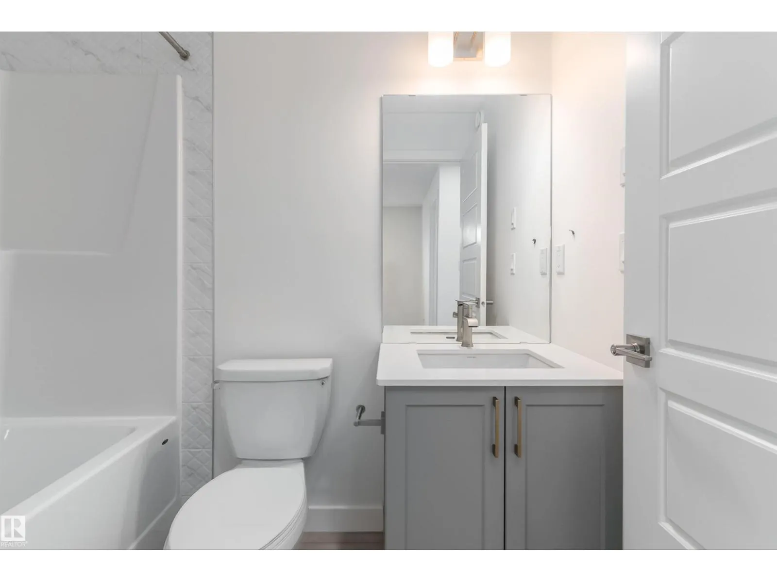 1250 MCLEOD AV