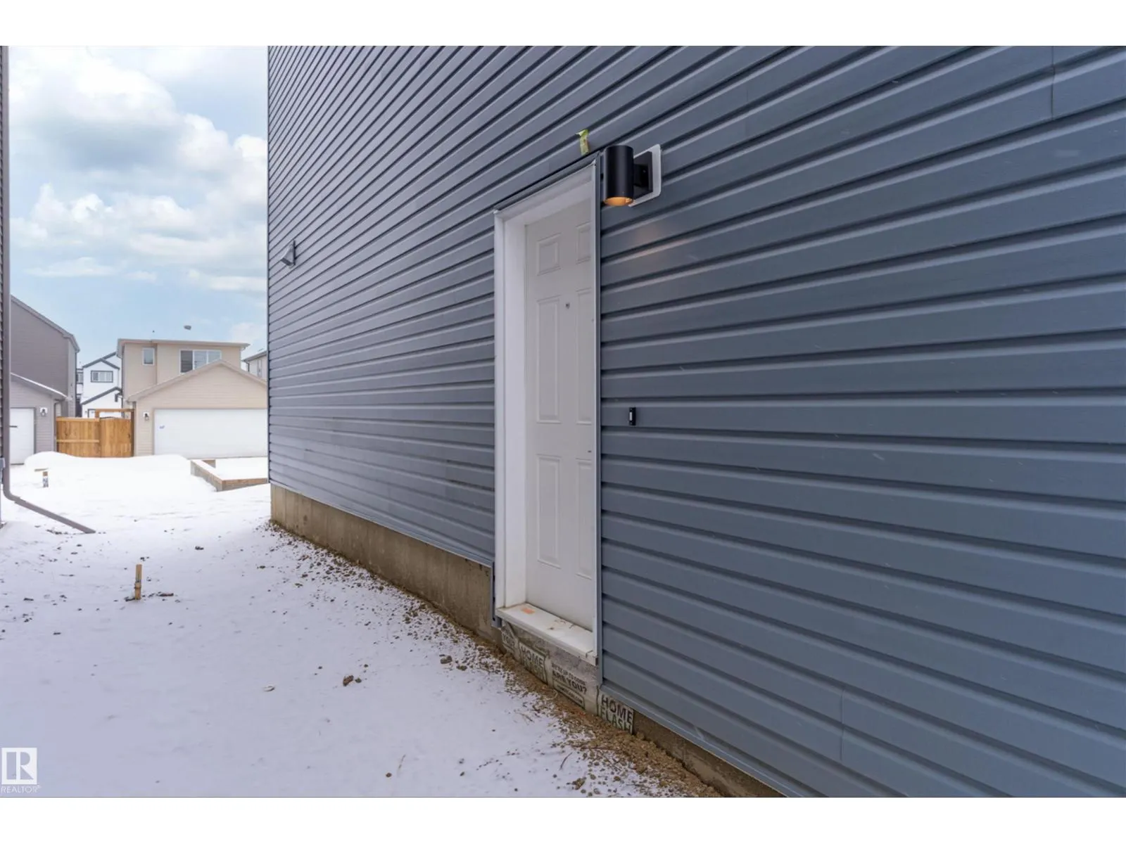 1250 MCLEOD AV