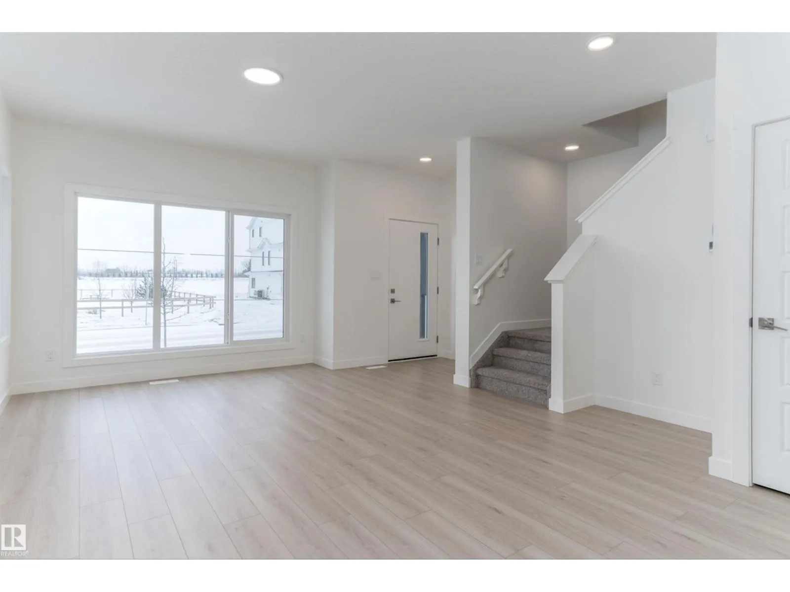 1250 MCLEOD AV