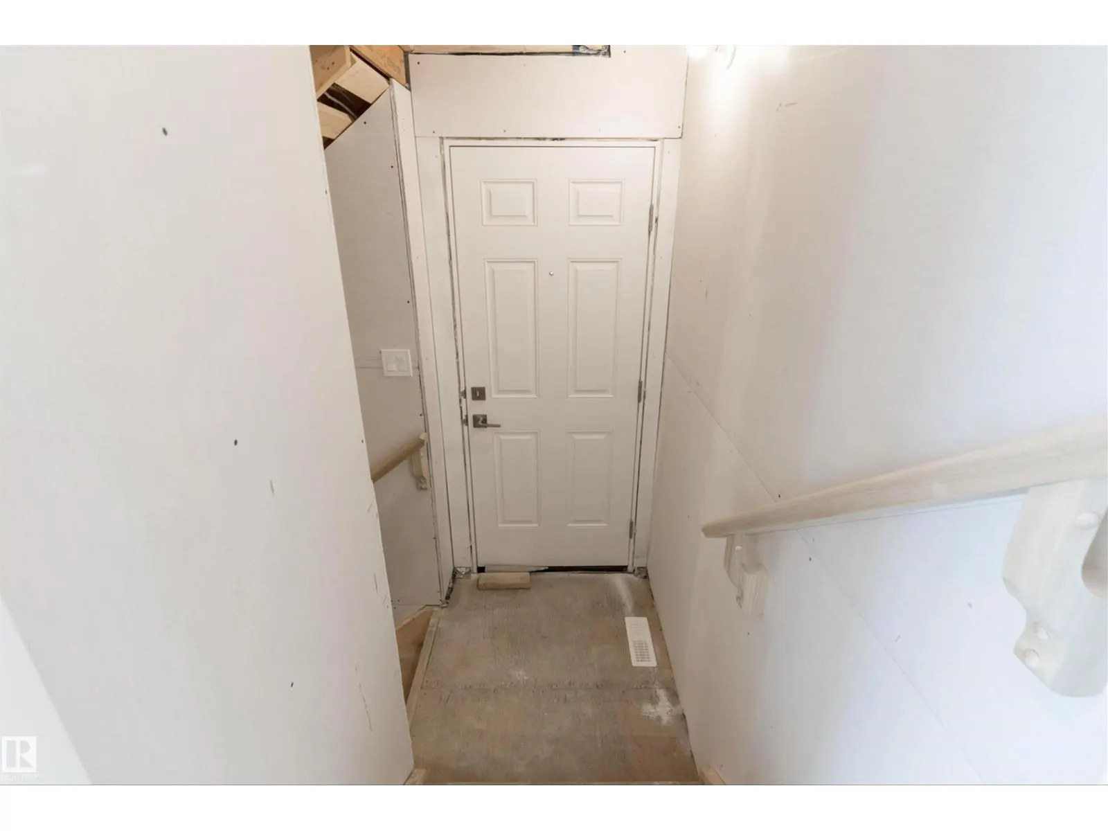 1250 MCLEOD AV