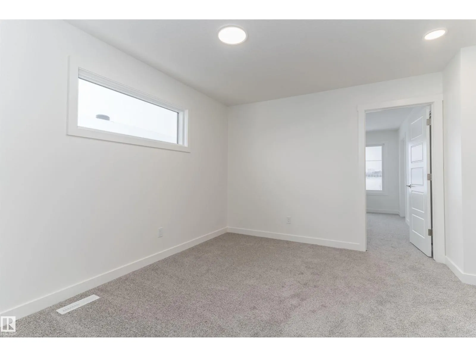 1250 MCLEOD AV