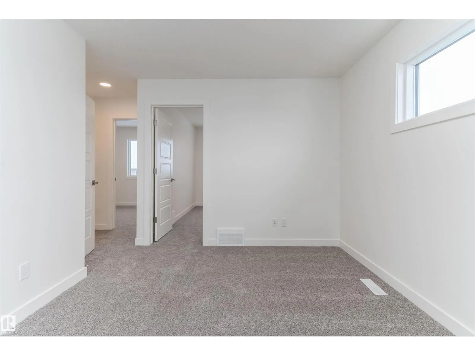 1250 MCLEOD AV