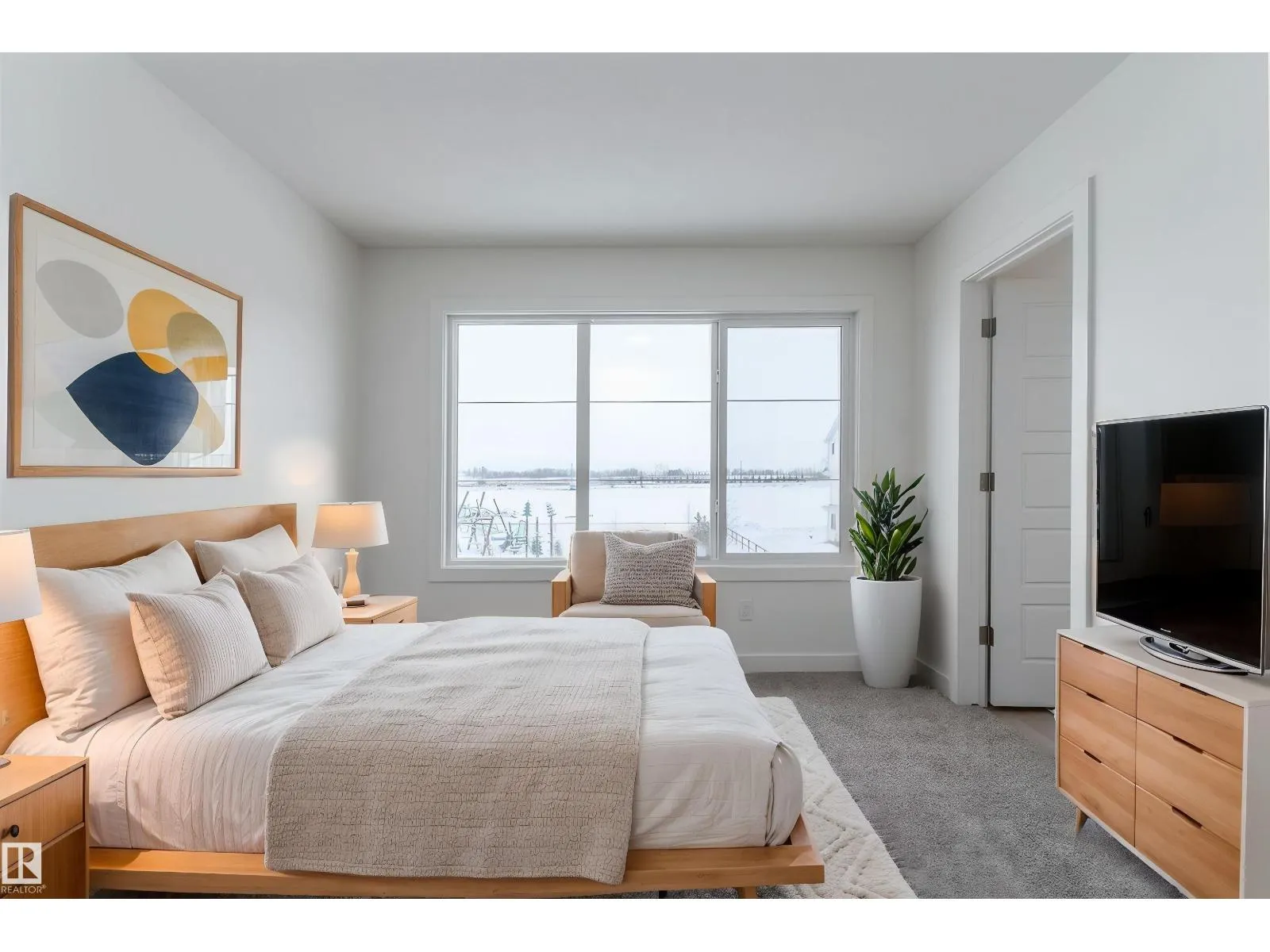 1250 MCLEOD AV