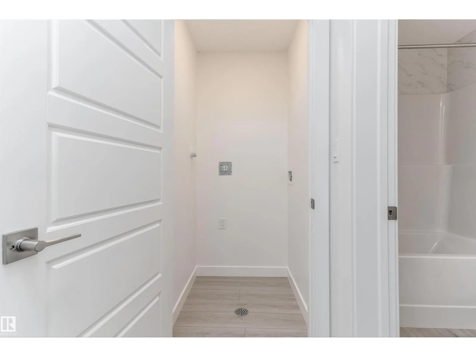 1250 MCLEOD AV