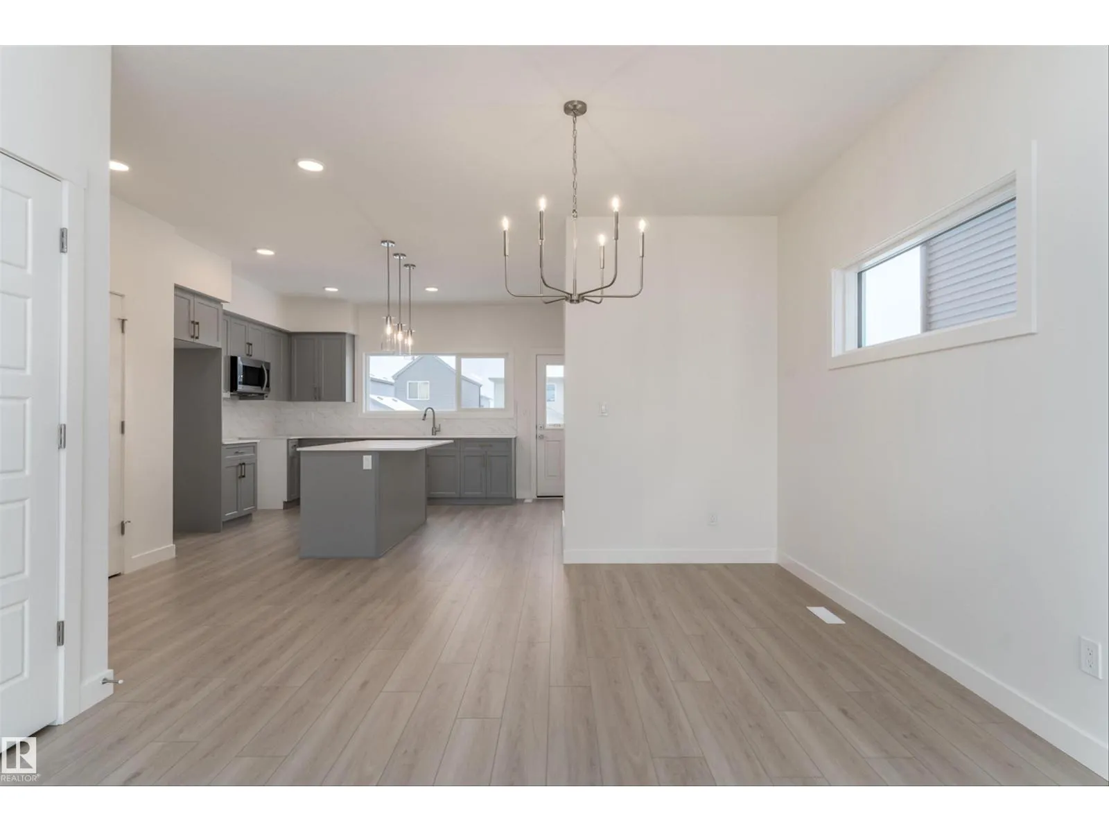 1250 MCLEOD AV