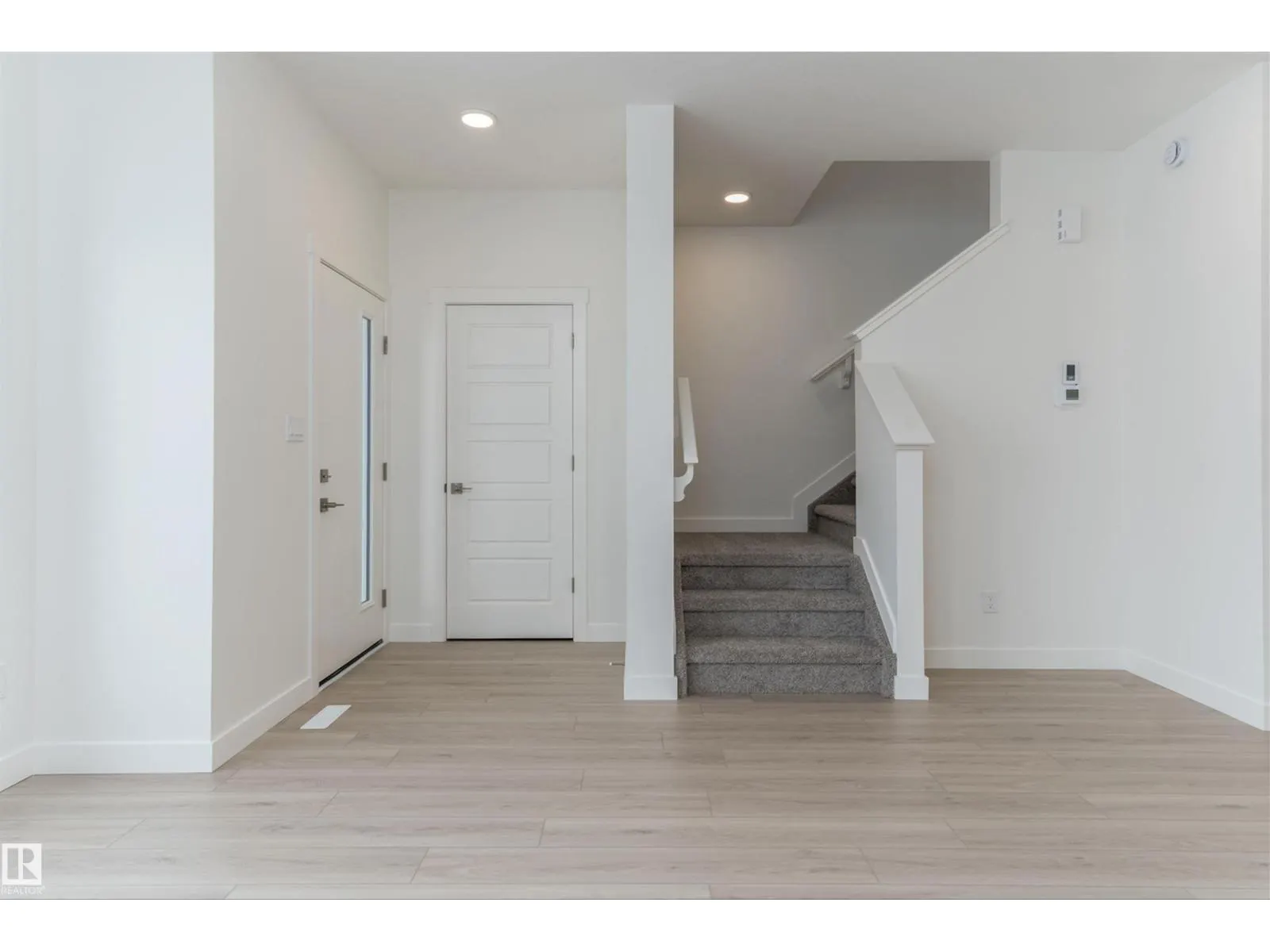 1250 MCLEOD AV