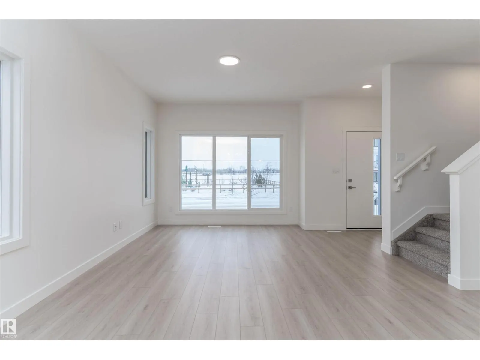 1250 MCLEOD AV
