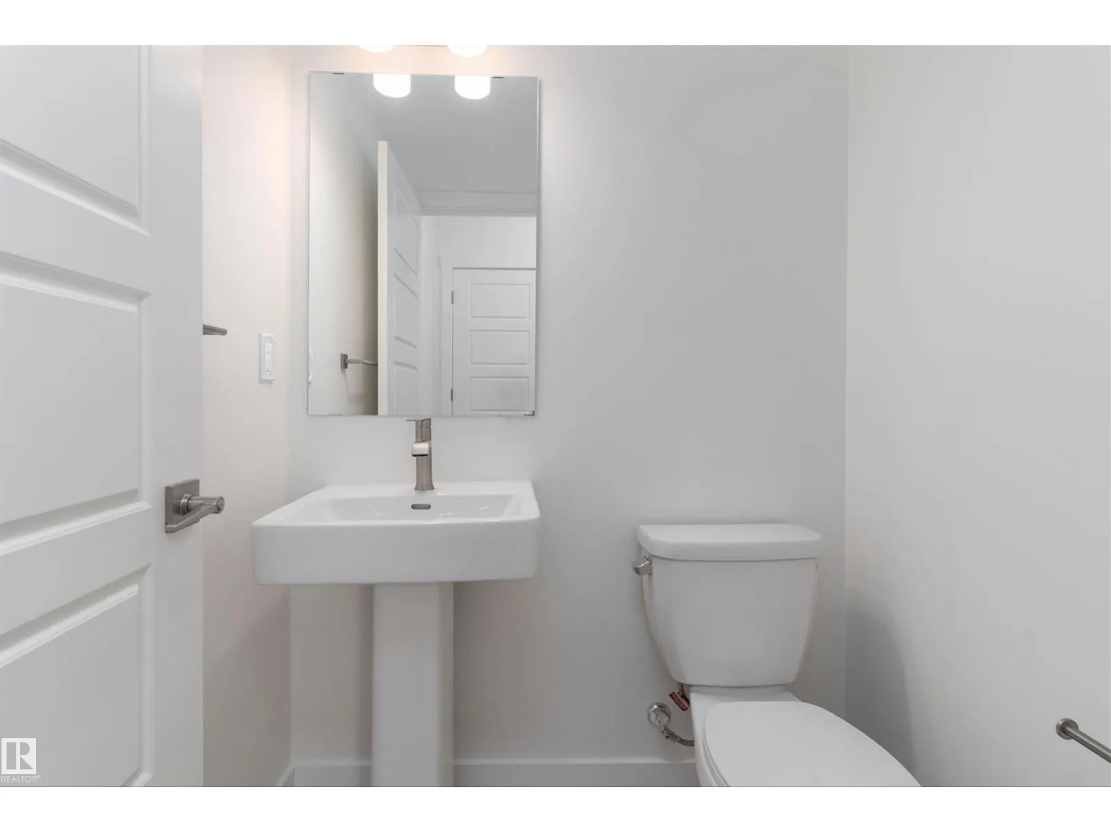 1250 MCLEOD AV