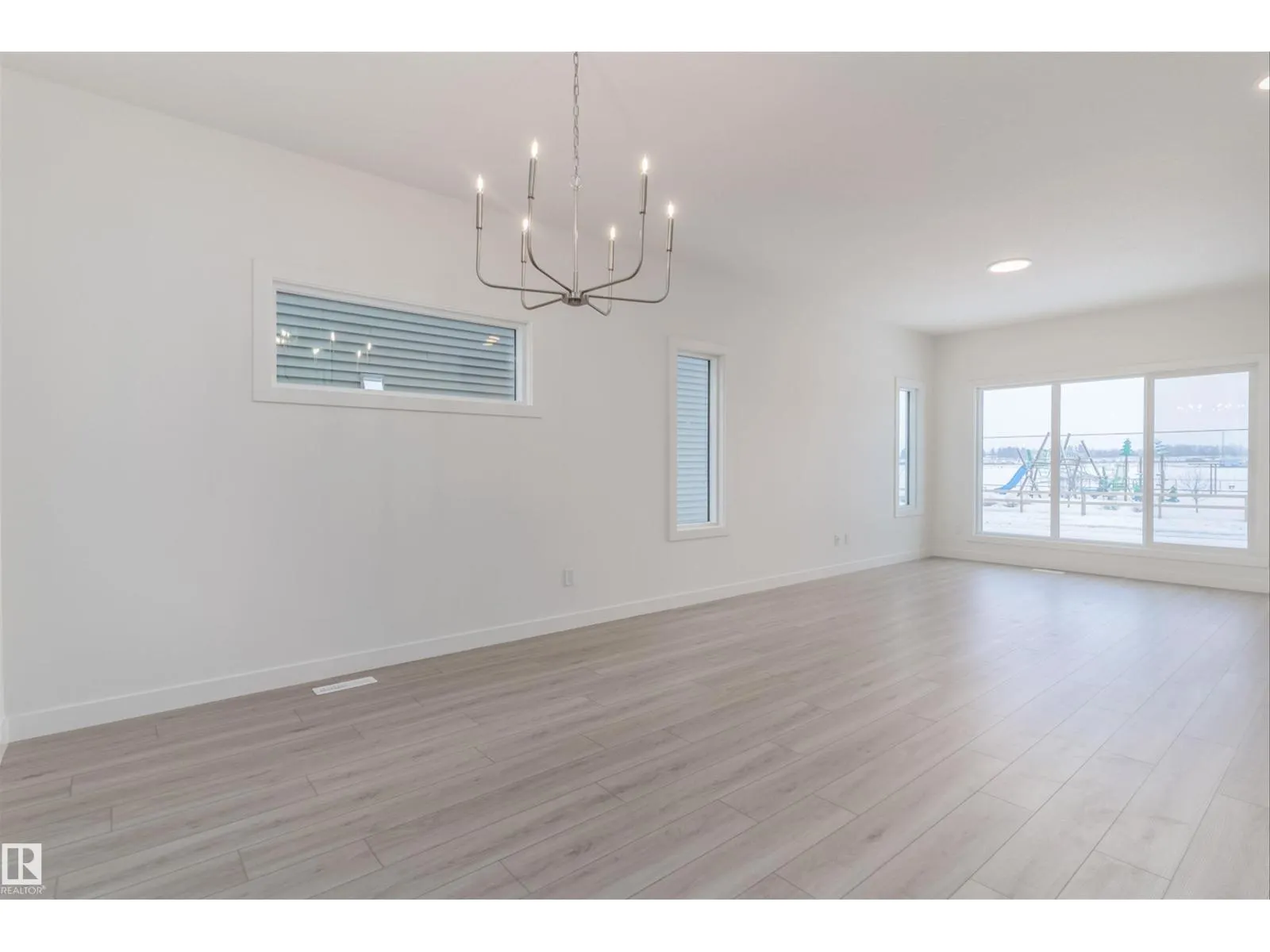 1250 MCLEOD AV