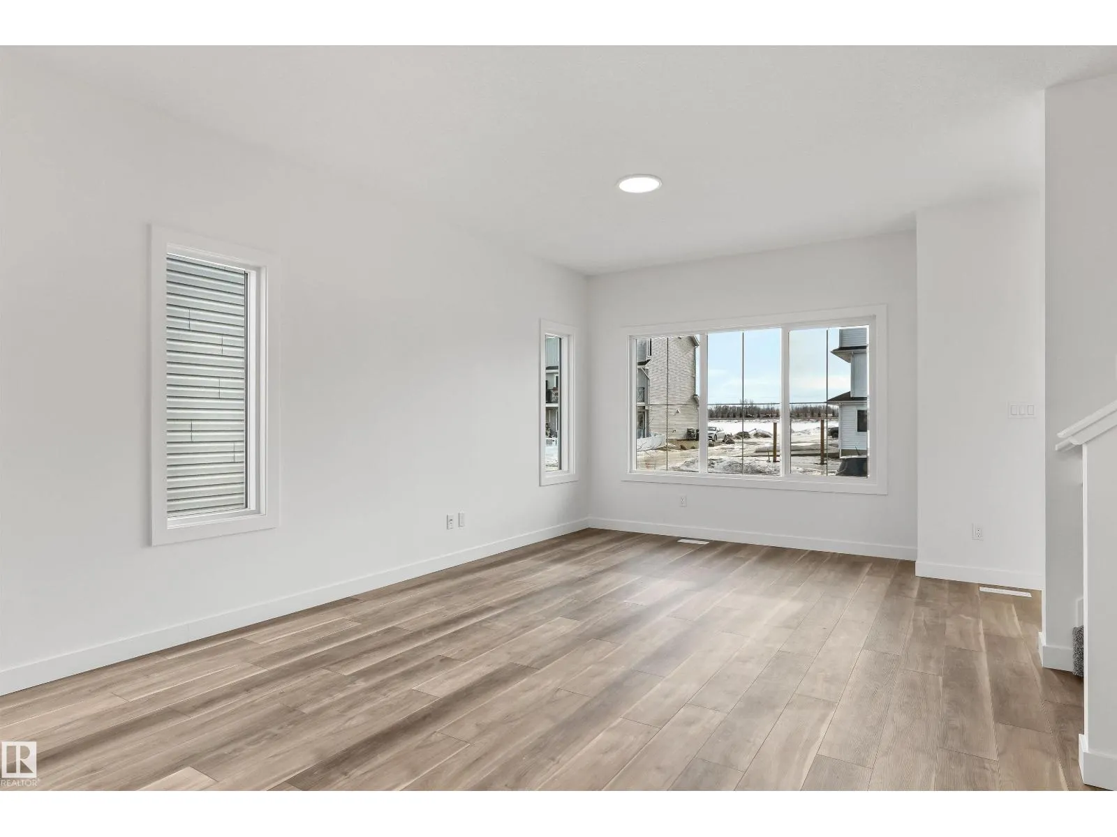 1216 MCLEOD AV