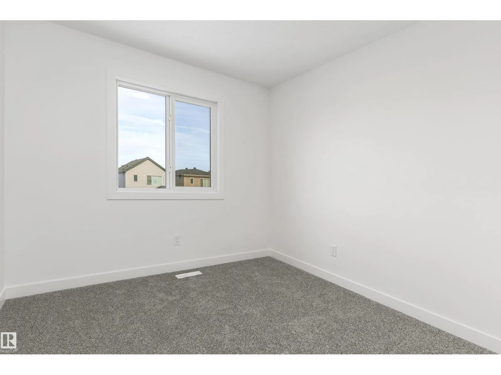 1216 MCLEOD AV