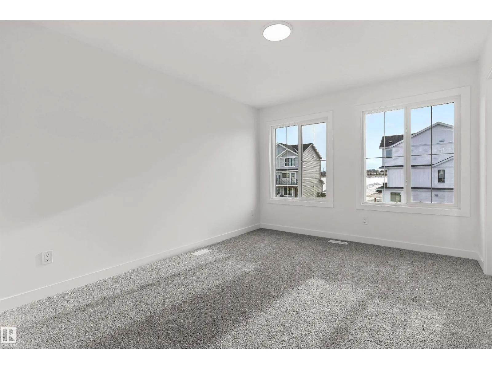 1216 MCLEOD AV