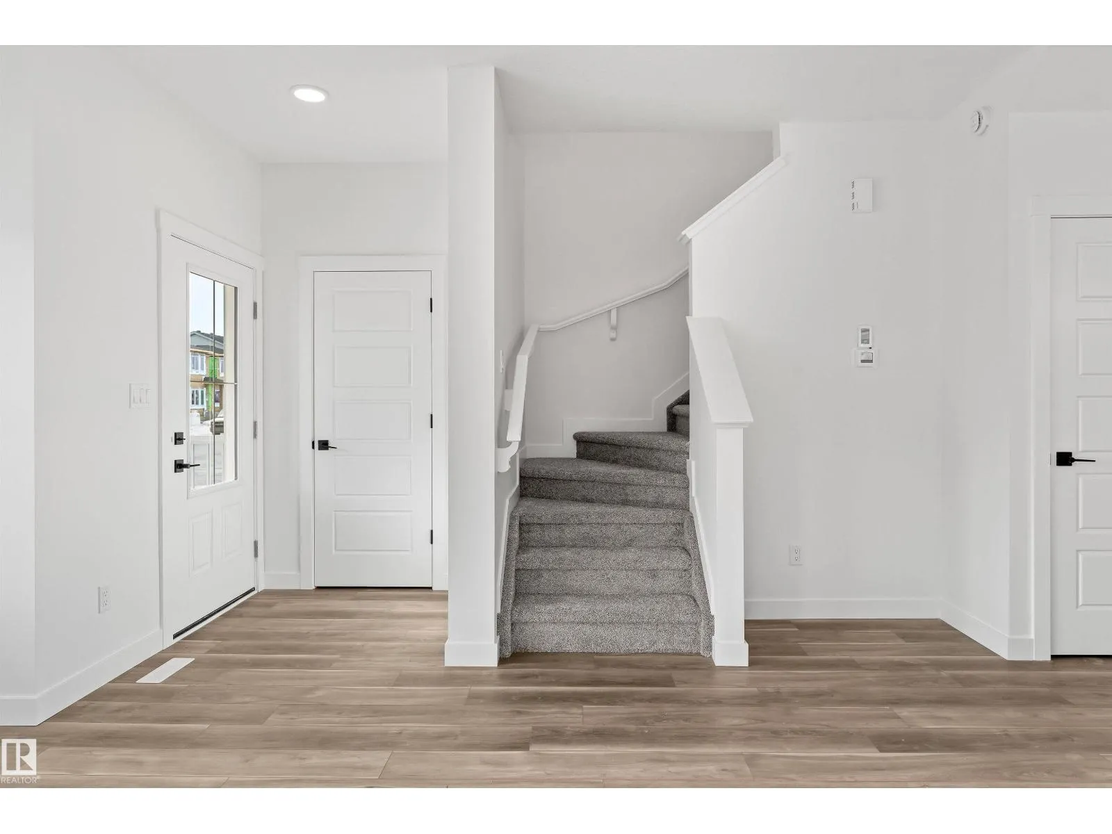 1216 MCLEOD AV
