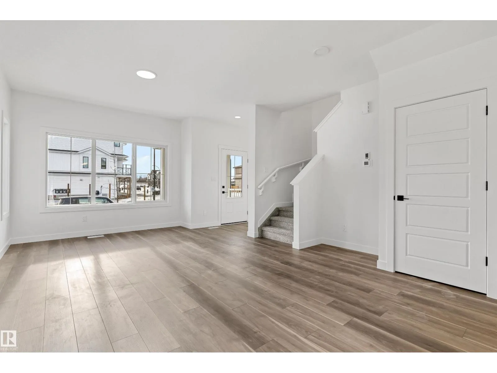 1216 MCLEOD AV