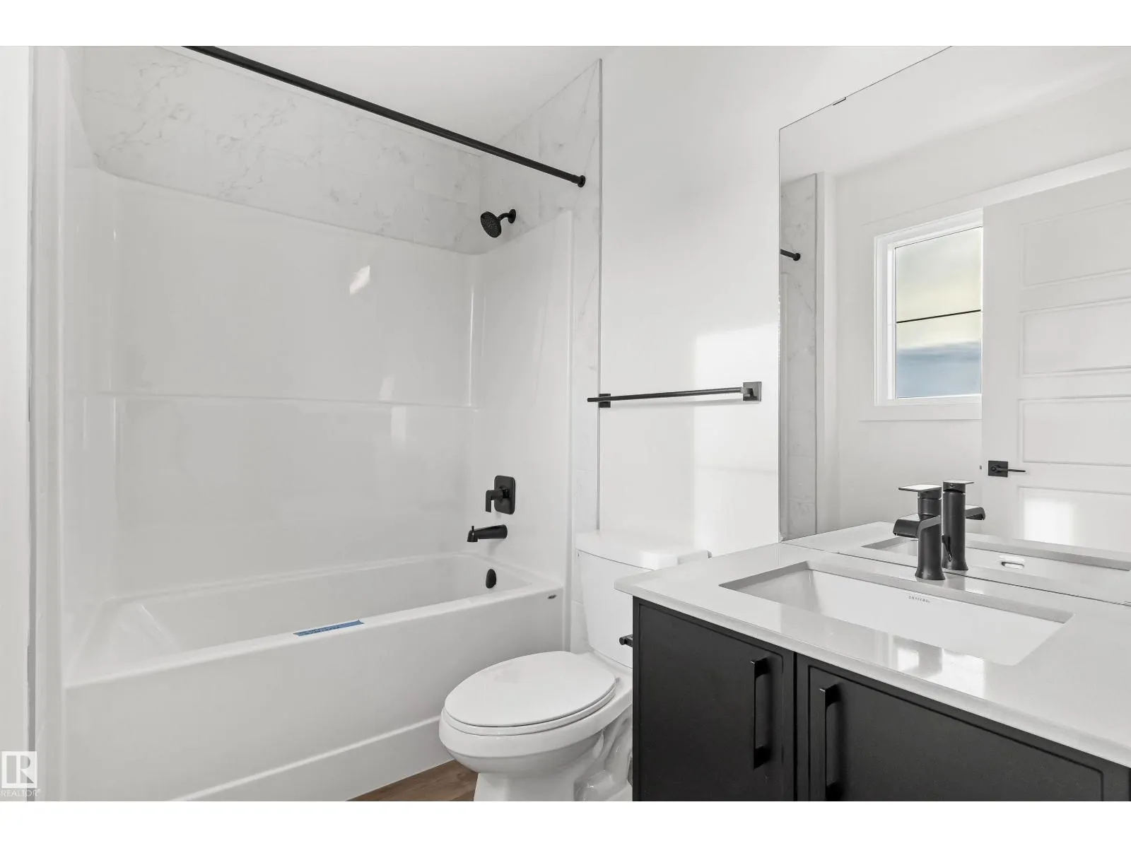 1216 MCLEOD AV