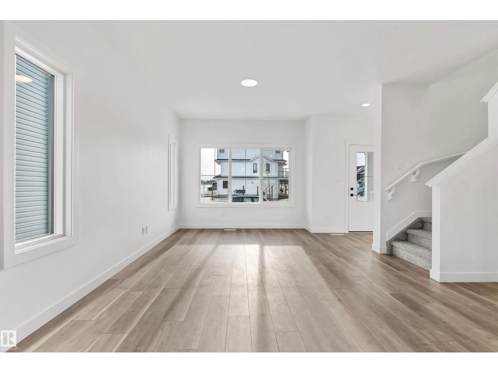 1216 MCLEOD AV