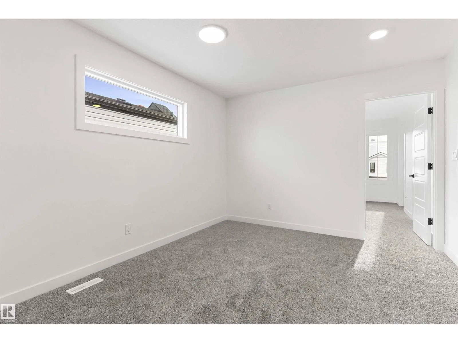1216 MCLEOD AV