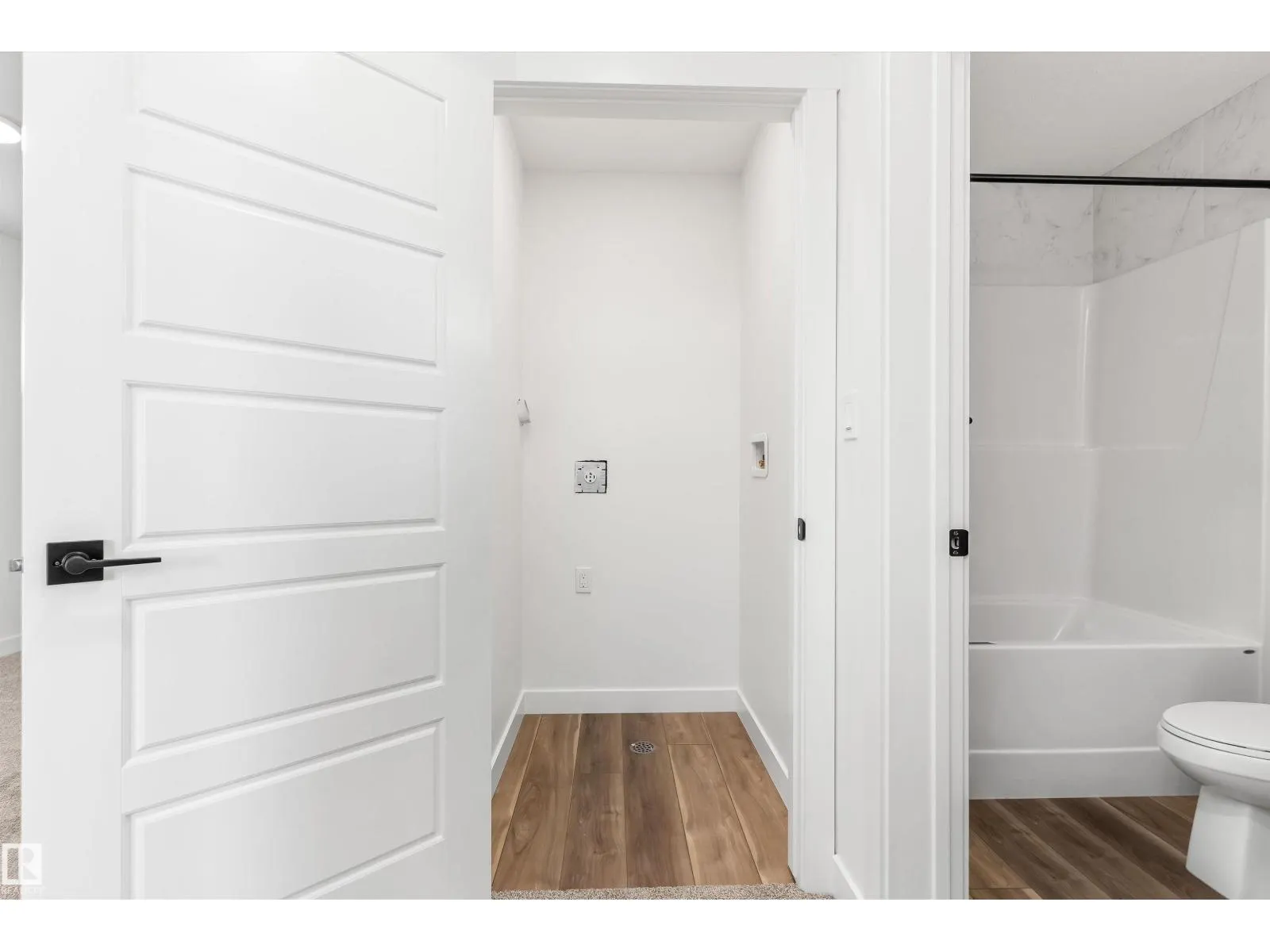 1216 MCLEOD AV