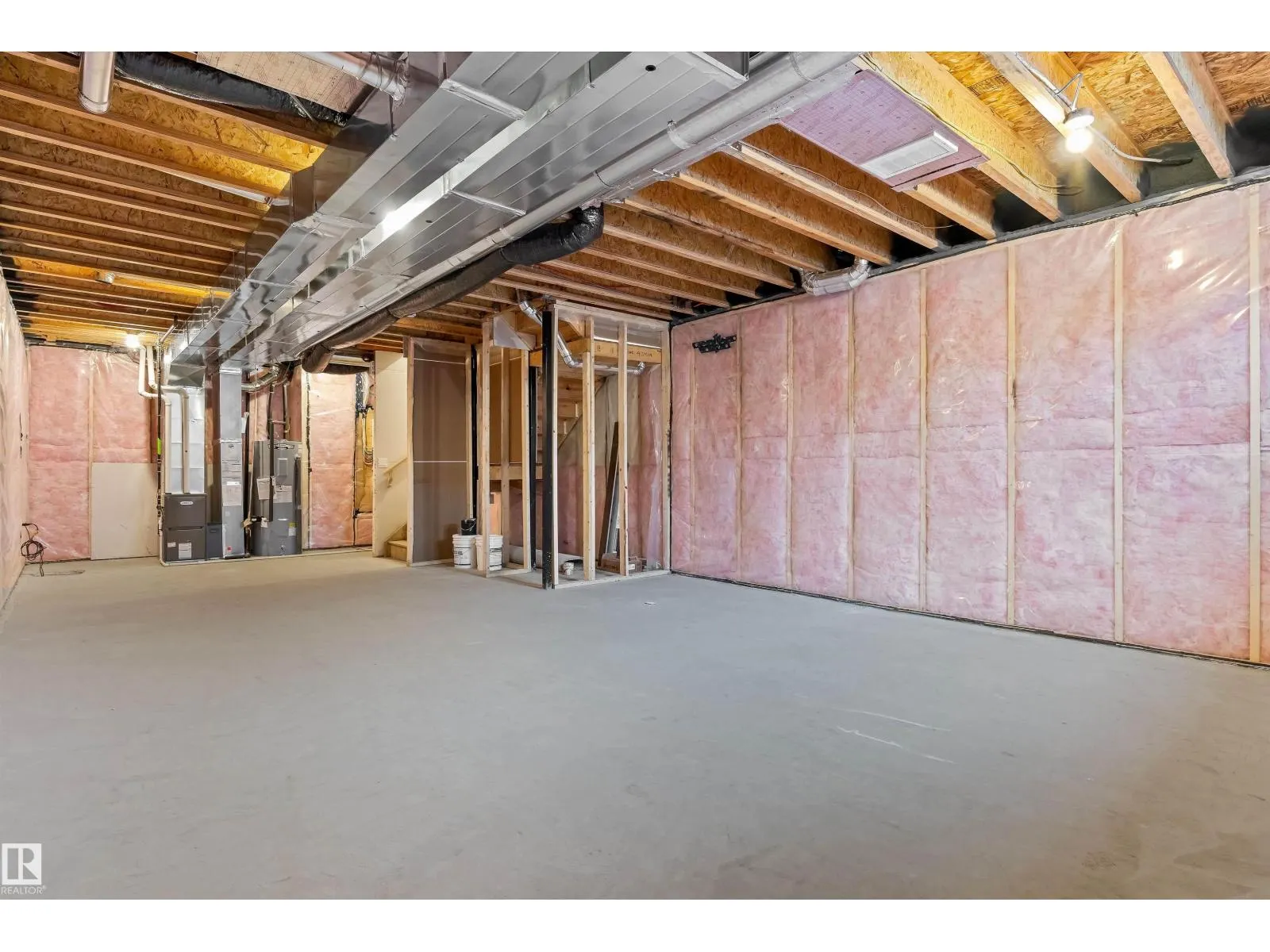 1216 MCLEOD AV