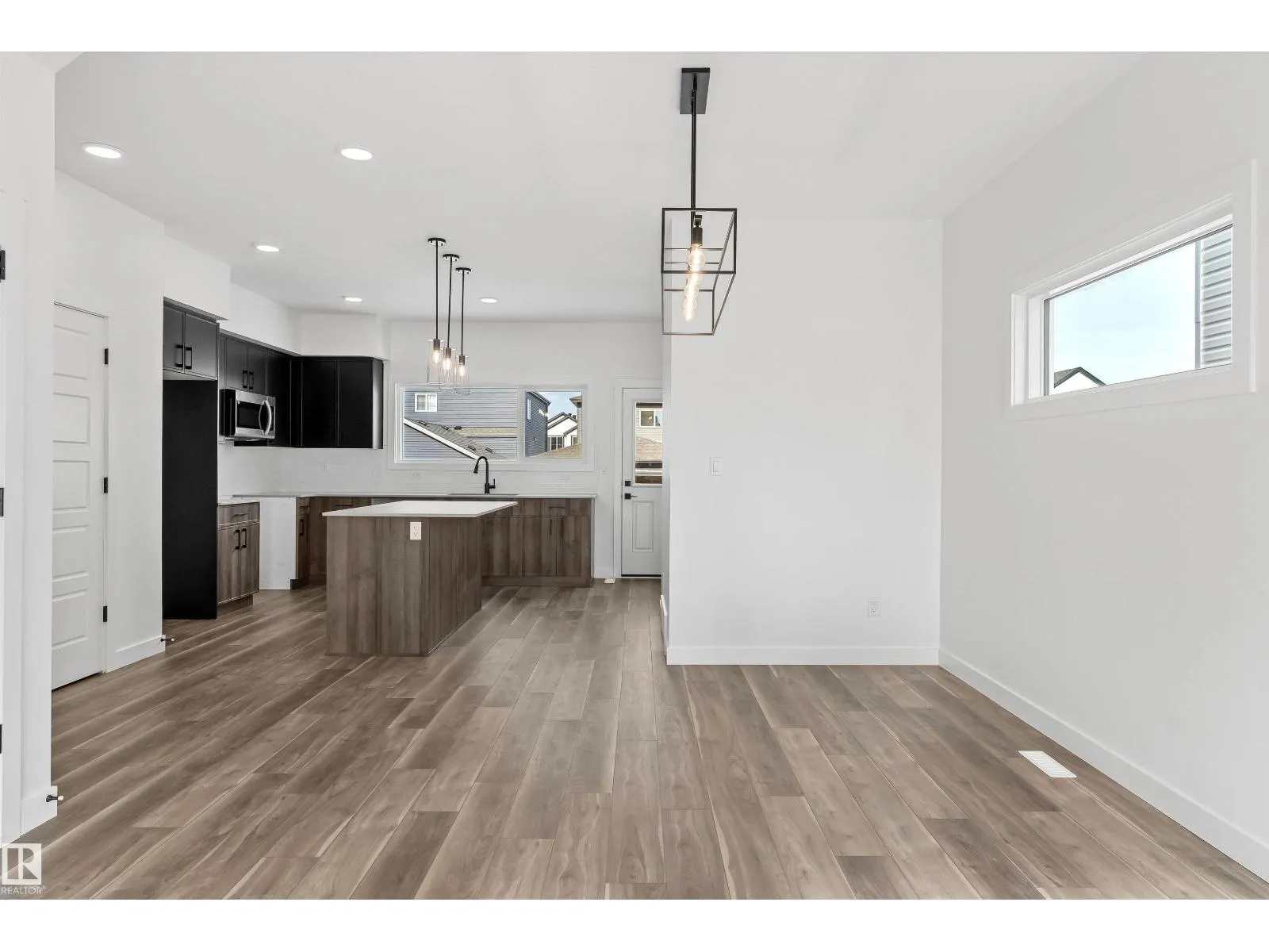 1216 MCLEOD AV