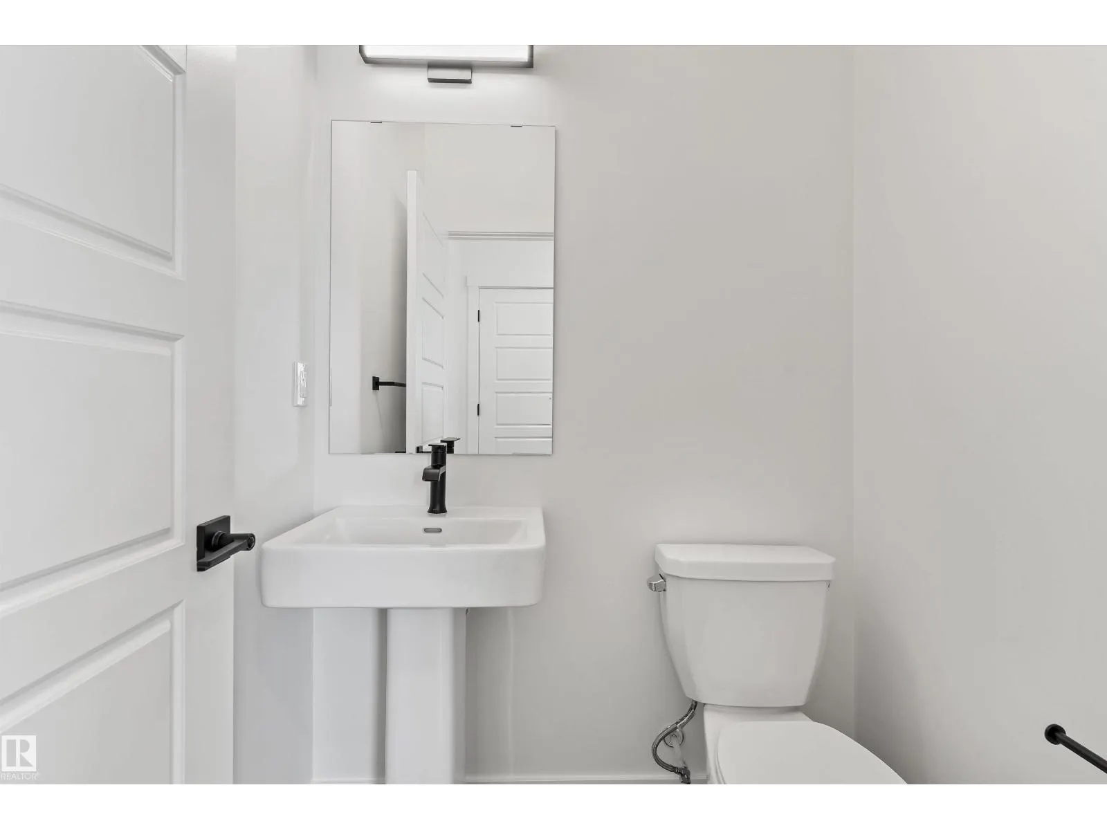 1216 MCLEOD AV