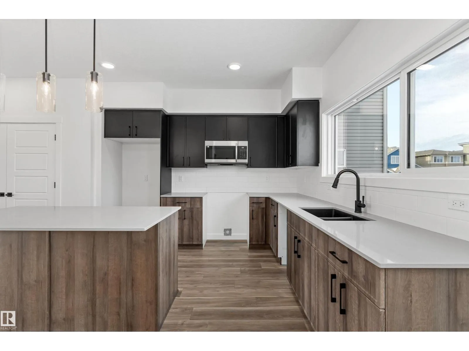1216 MCLEOD AV