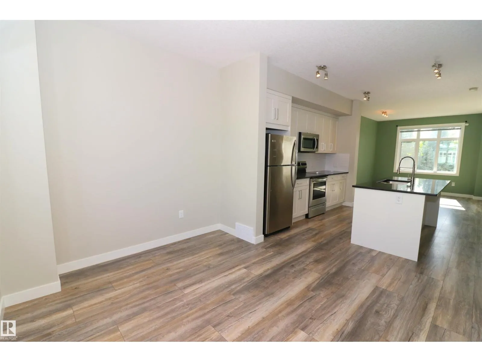 #77 600 BELLEROSE DR