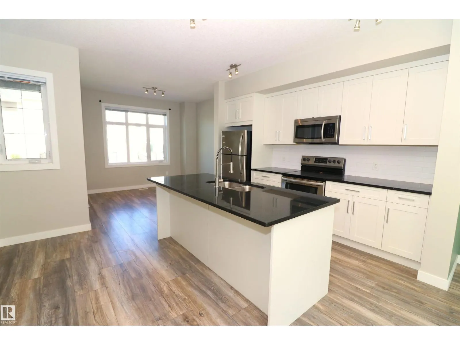 #77 600 BELLEROSE DR