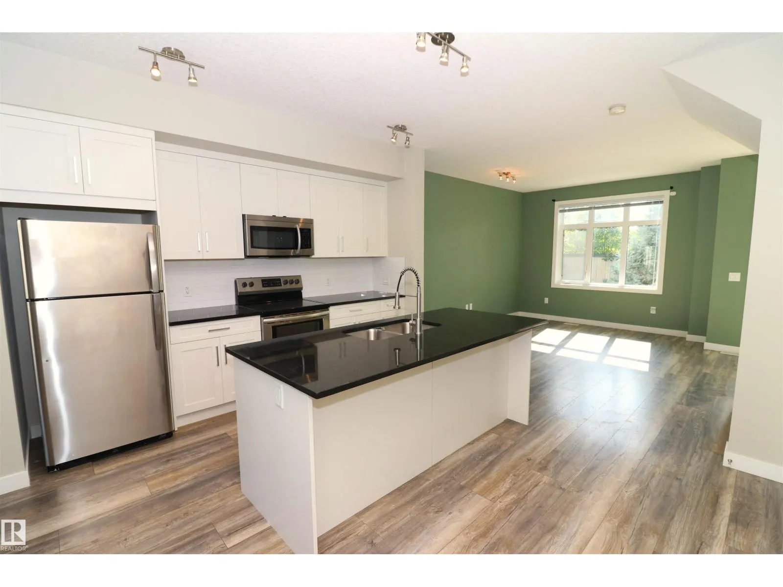 #77 600 BELLEROSE DR