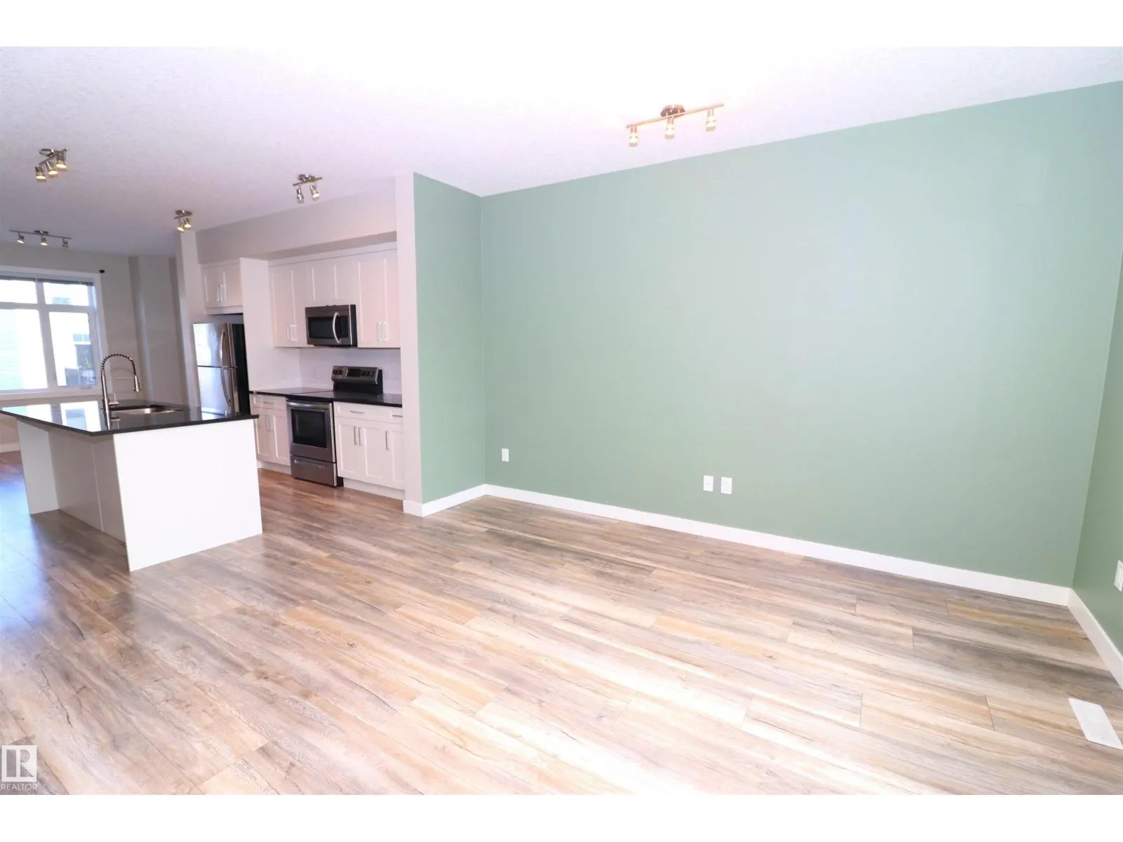 #77 600 BELLEROSE DR