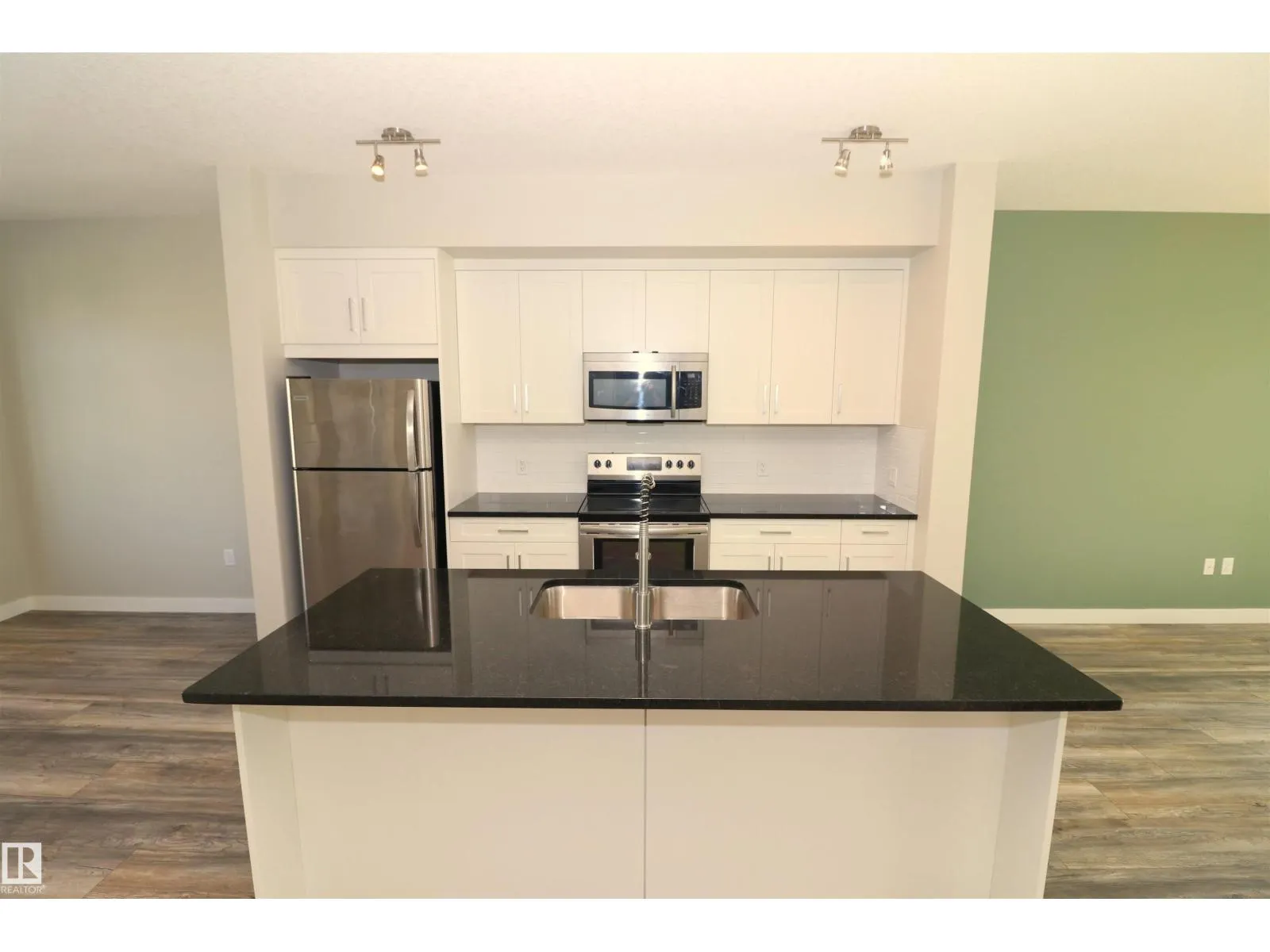 #77 600 BELLEROSE DR