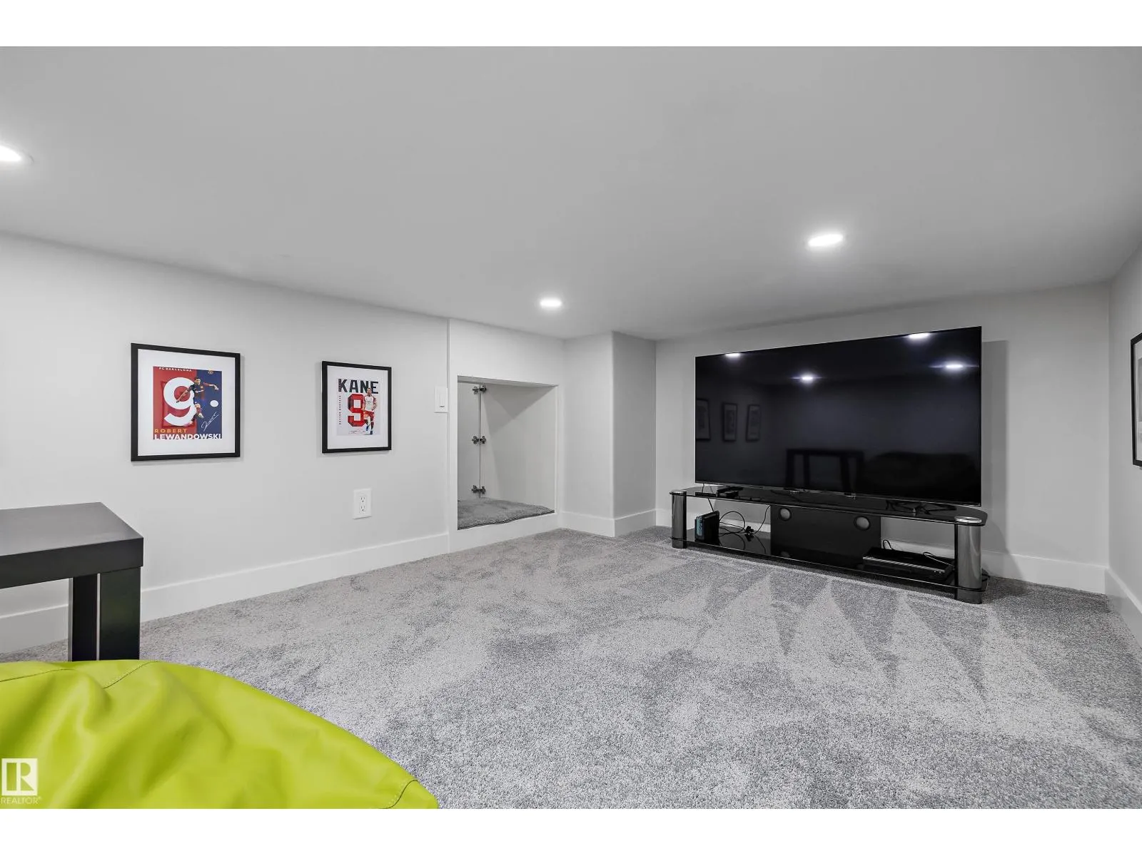 61 RYBURY CT