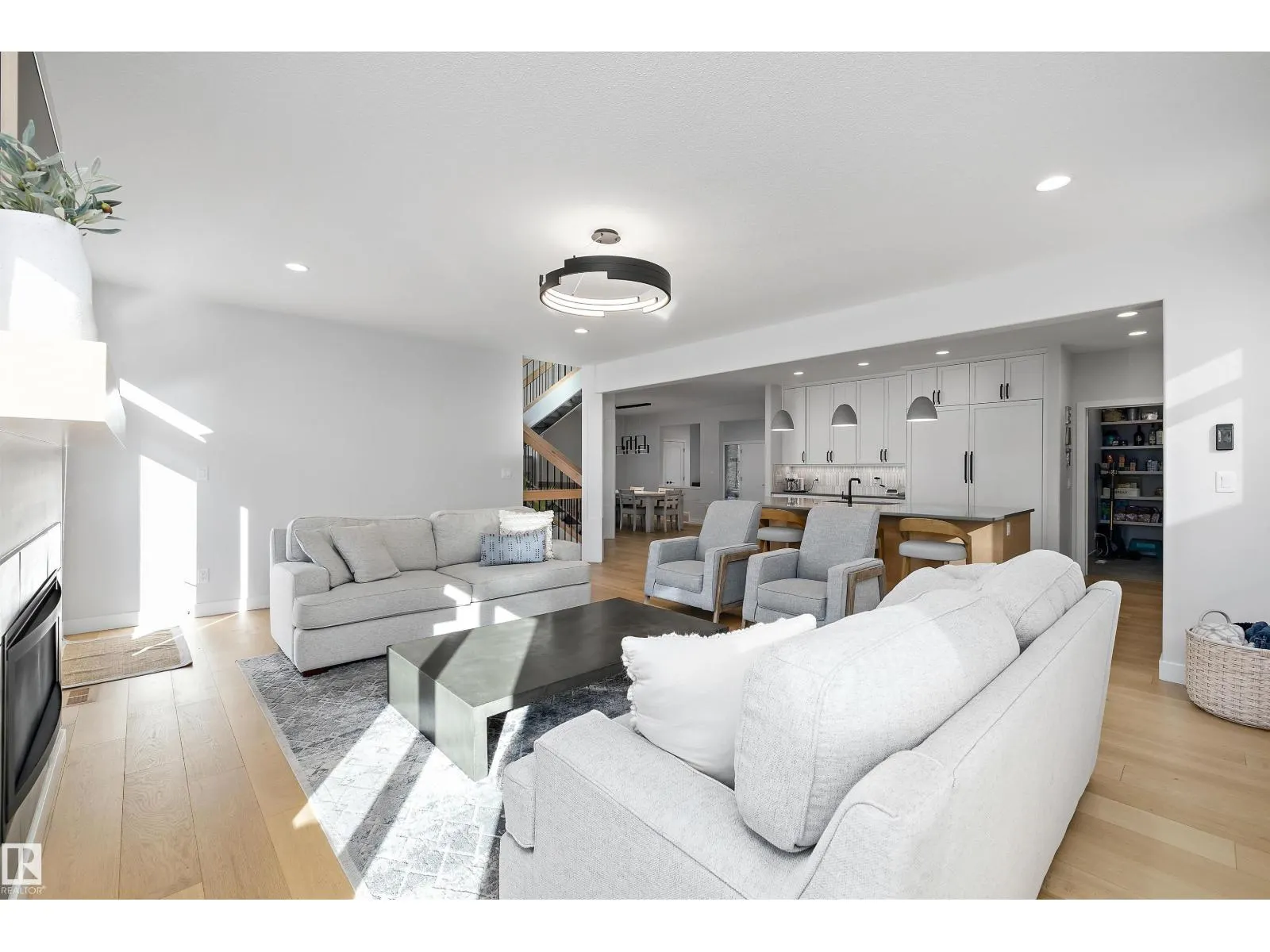 61 RYBURY CT