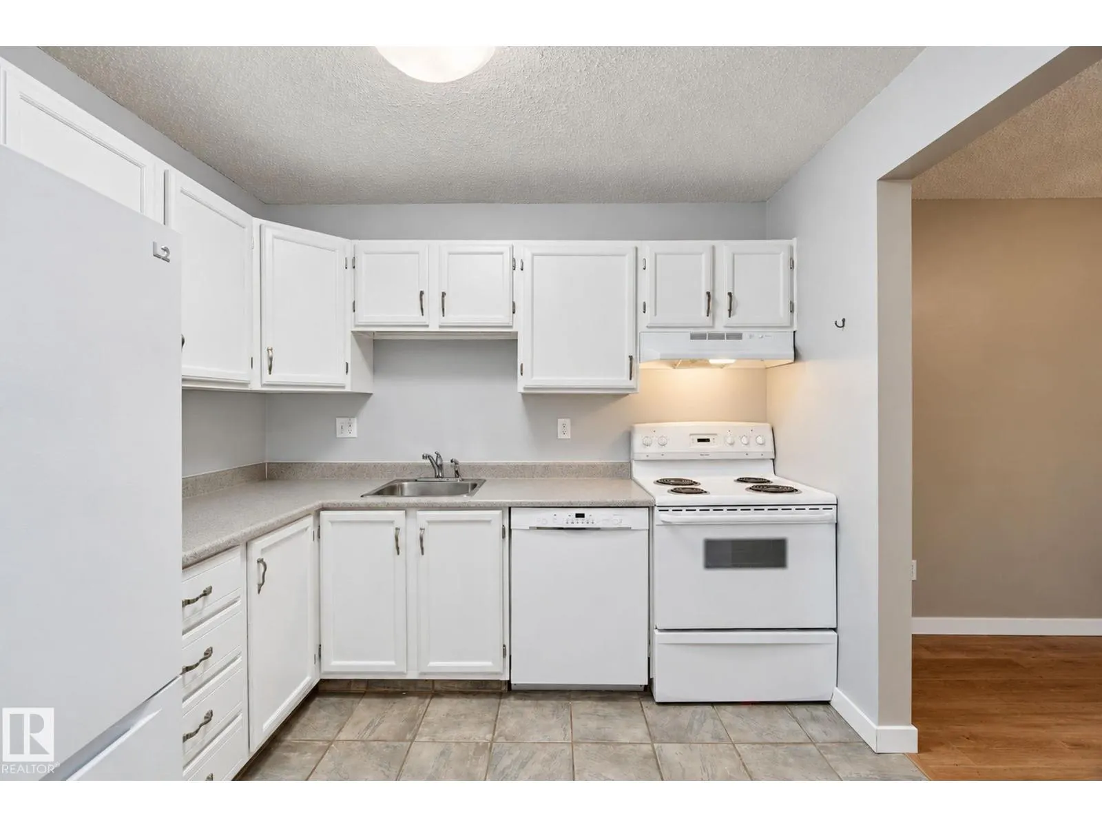#101 340 Woodbridge WY
