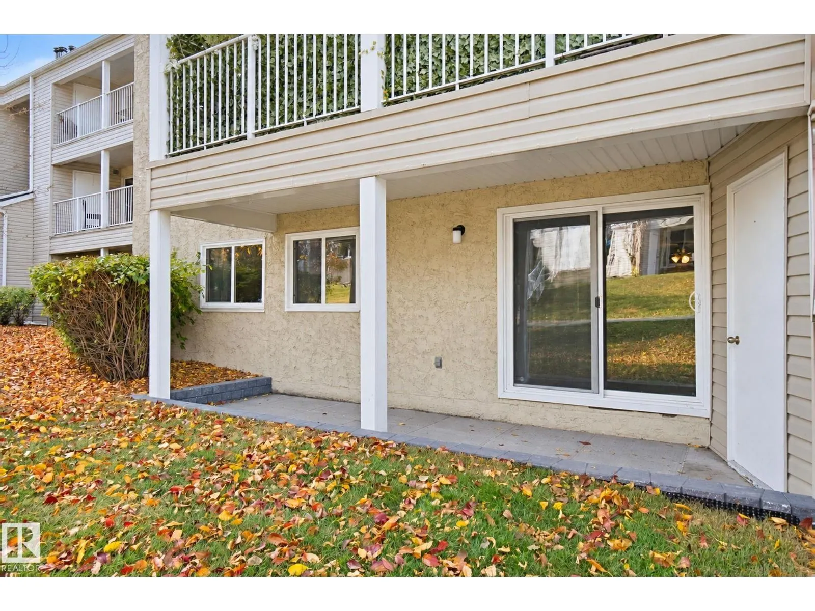 #101 340 Woodbridge WY