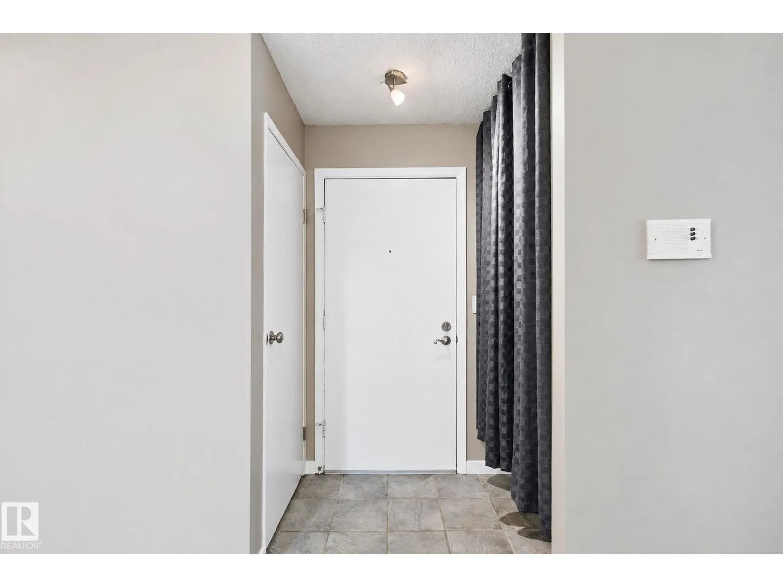 #101 340 Woodbridge WY