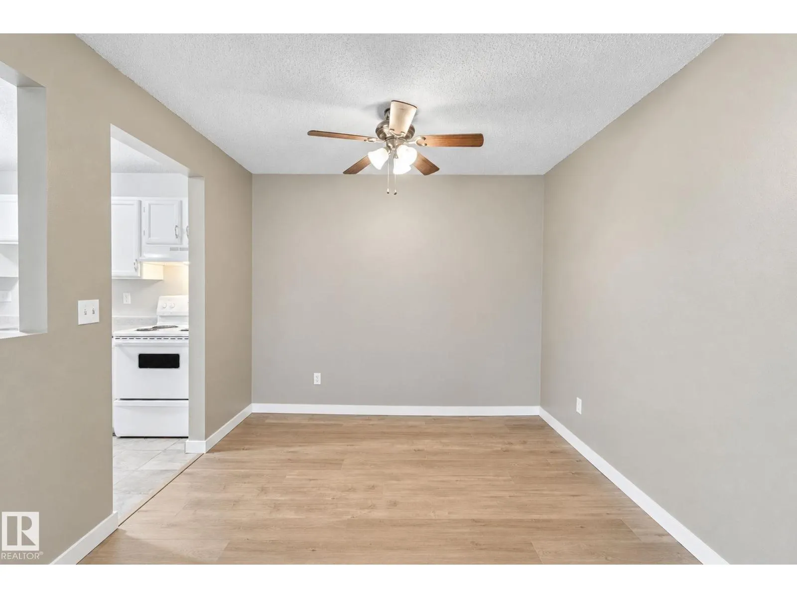 #101 340 Woodbridge WY