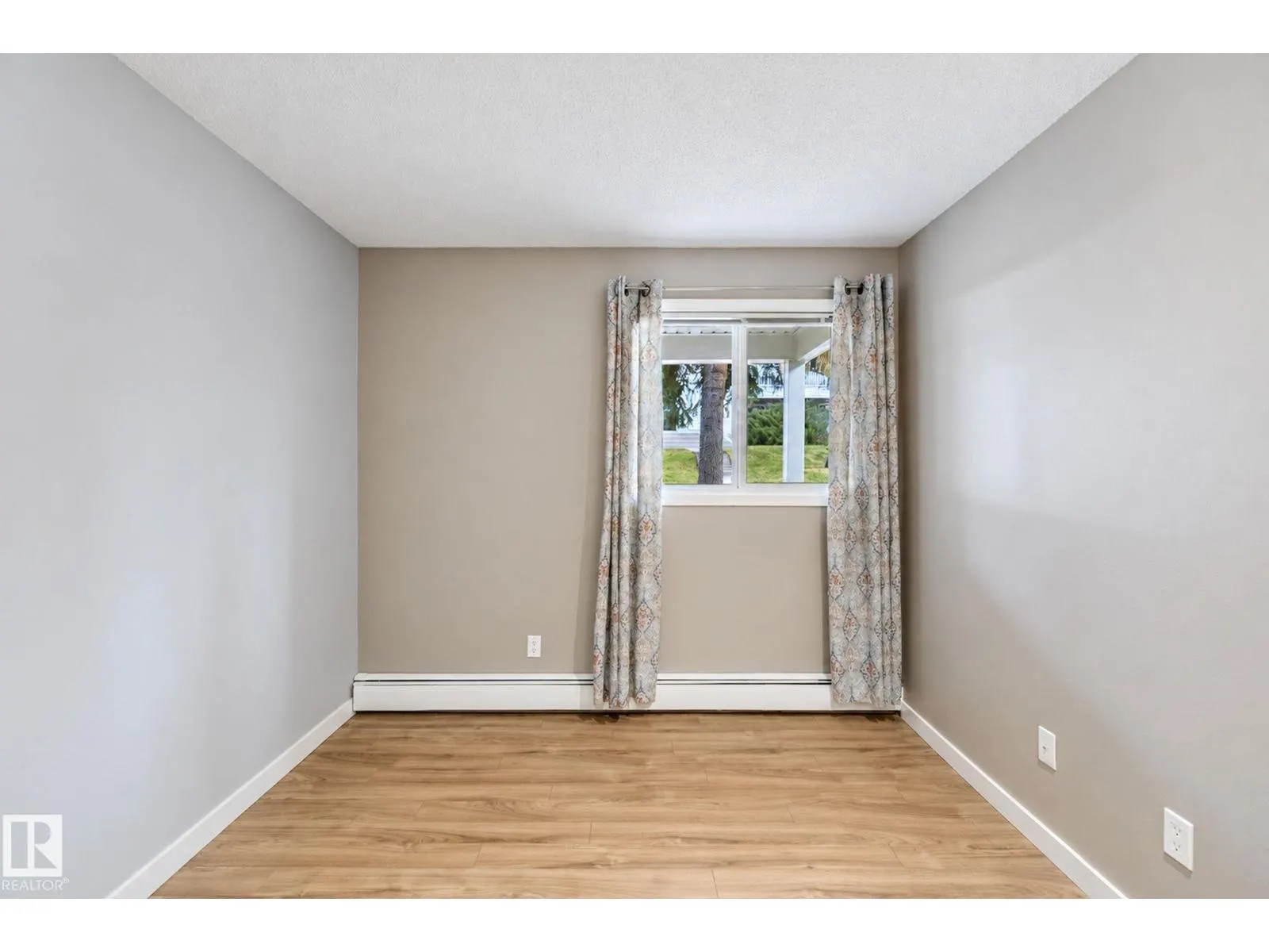 #101 340 Woodbridge WY