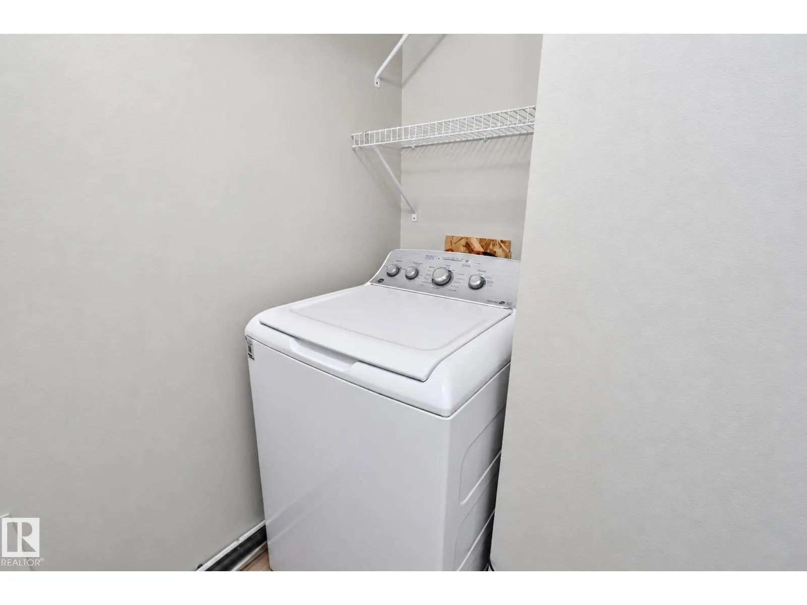 #101 340 Woodbridge WY