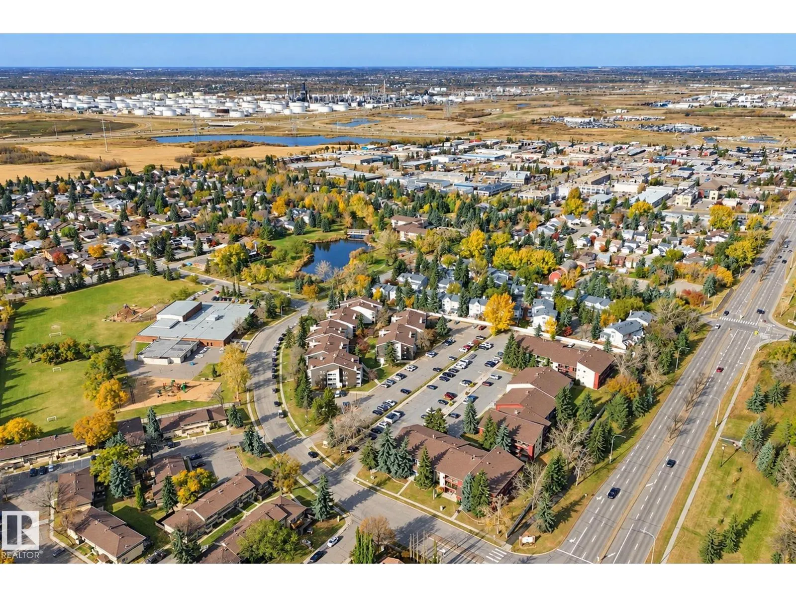 #101 340 Woodbridge WY